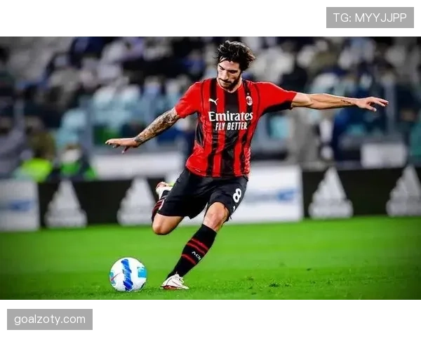 卡马文加vs托纳利：新一代中场核心的攻防结构与战术角色对比分析