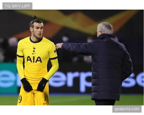 凯恩与本泽马策应能力差异及其战术角色演变分析